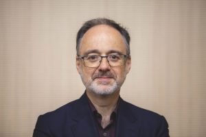 «Para ser padre tienes que hacerte pobre»
