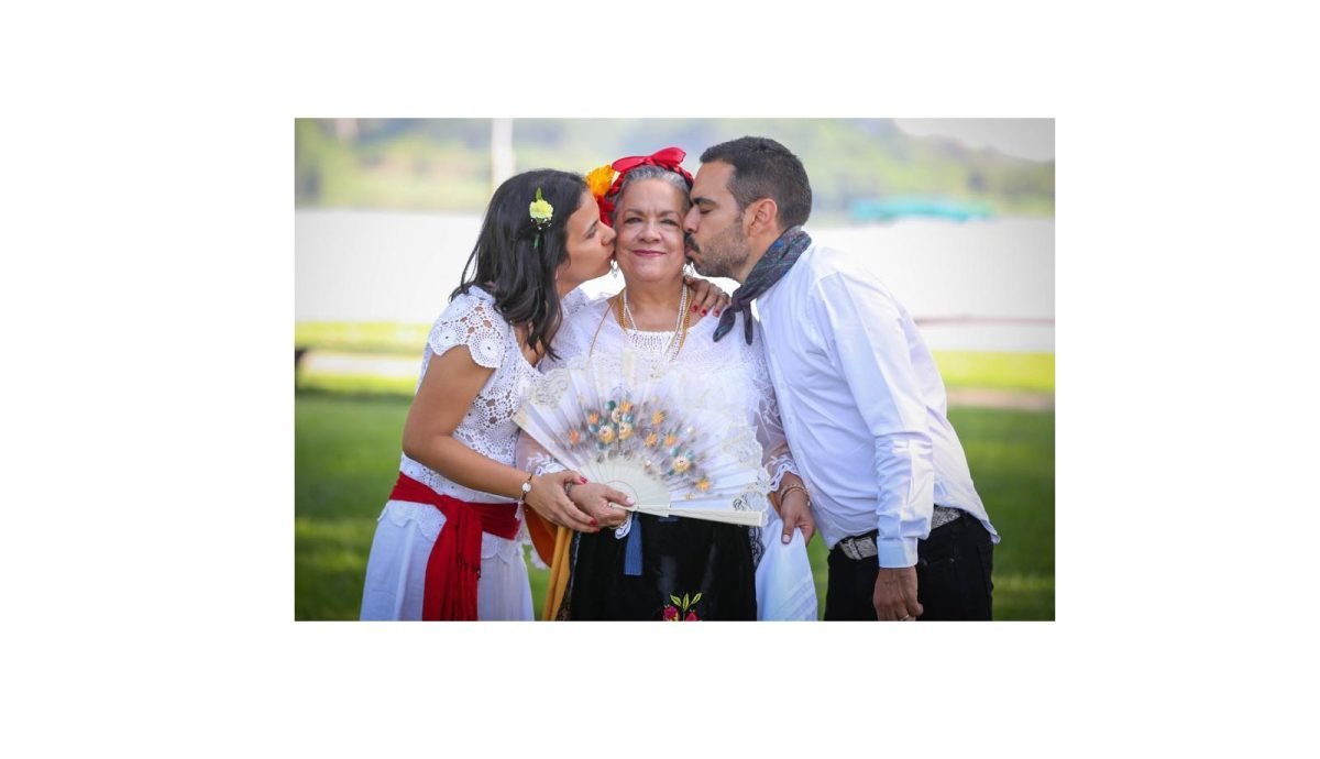 “Doña Eva debe pertenecer a algo; no sabemos a qué, pero ella pertenece a algo”